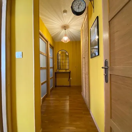 One Step Geneva Apartment *